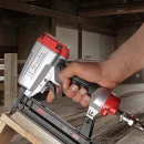 Ronix Tools Druckluft-Brad-Nagler 18 Gauge 30 mm | Pneumatischer Stiftnagler | 60–100 PSI | 100 Nagel Magazin